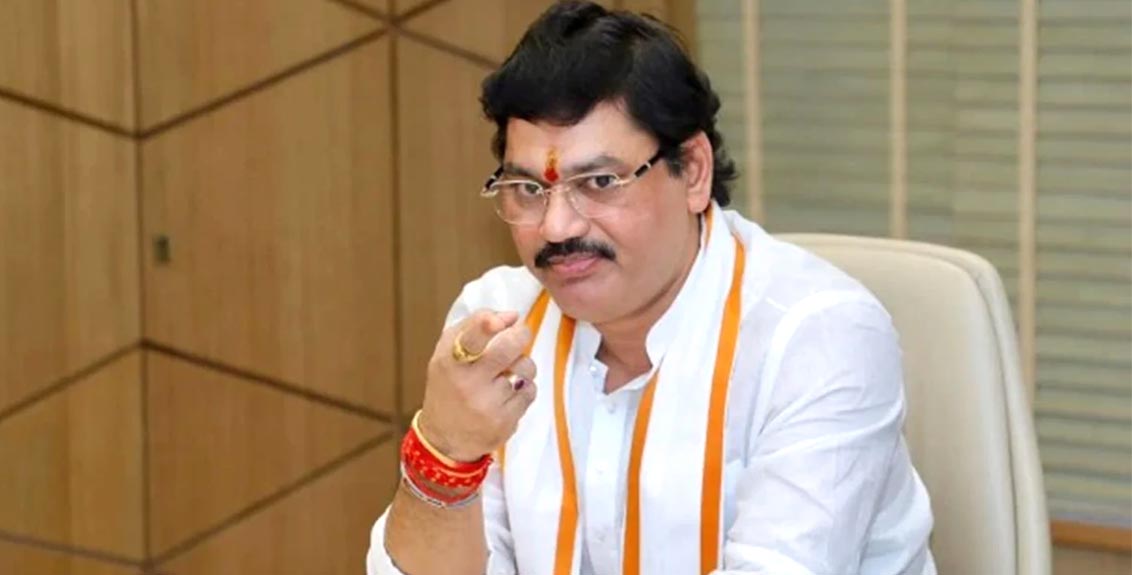 अमोल मिटकरींचा धनंजय मुंडेंना घरचा आहेर; तुम्हाला चमकोगिरी वाटत असेल तर…